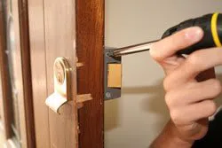 Locksmith Key Store Cleveland, OH 216-606-9129 - lock-opening